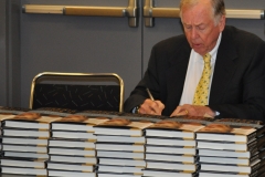 Pickens signs books before L. Austin Weeks Memorial Medal ceremony 2009